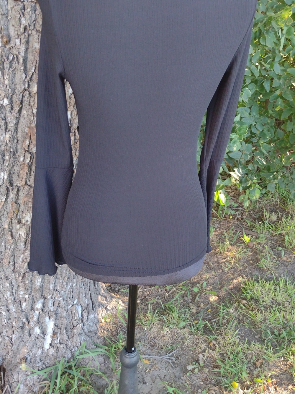 Black Ribbed V-Neck Bell-Sleeve Top Sz Xs - Picture 4 of 7